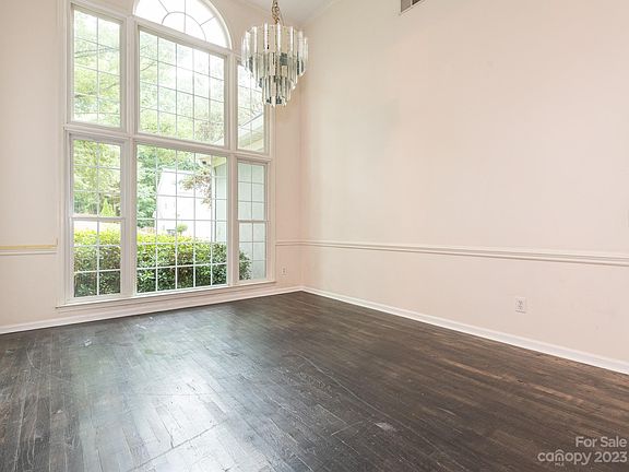 5th image of 8539 New Oak Ln