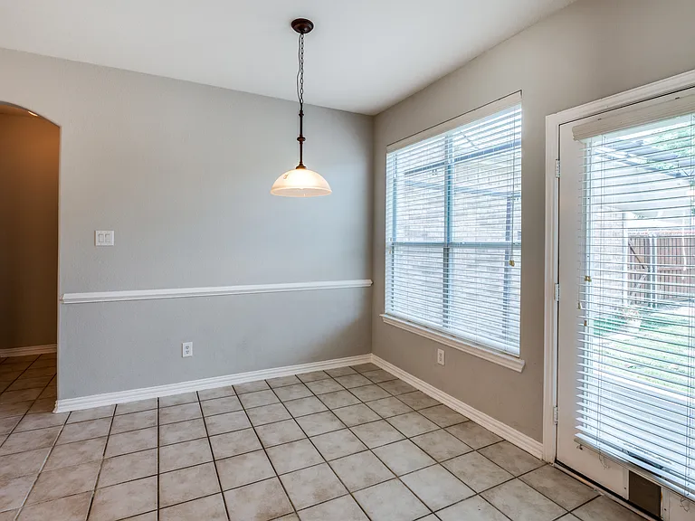 323 Del Cano Dr — Photo 23