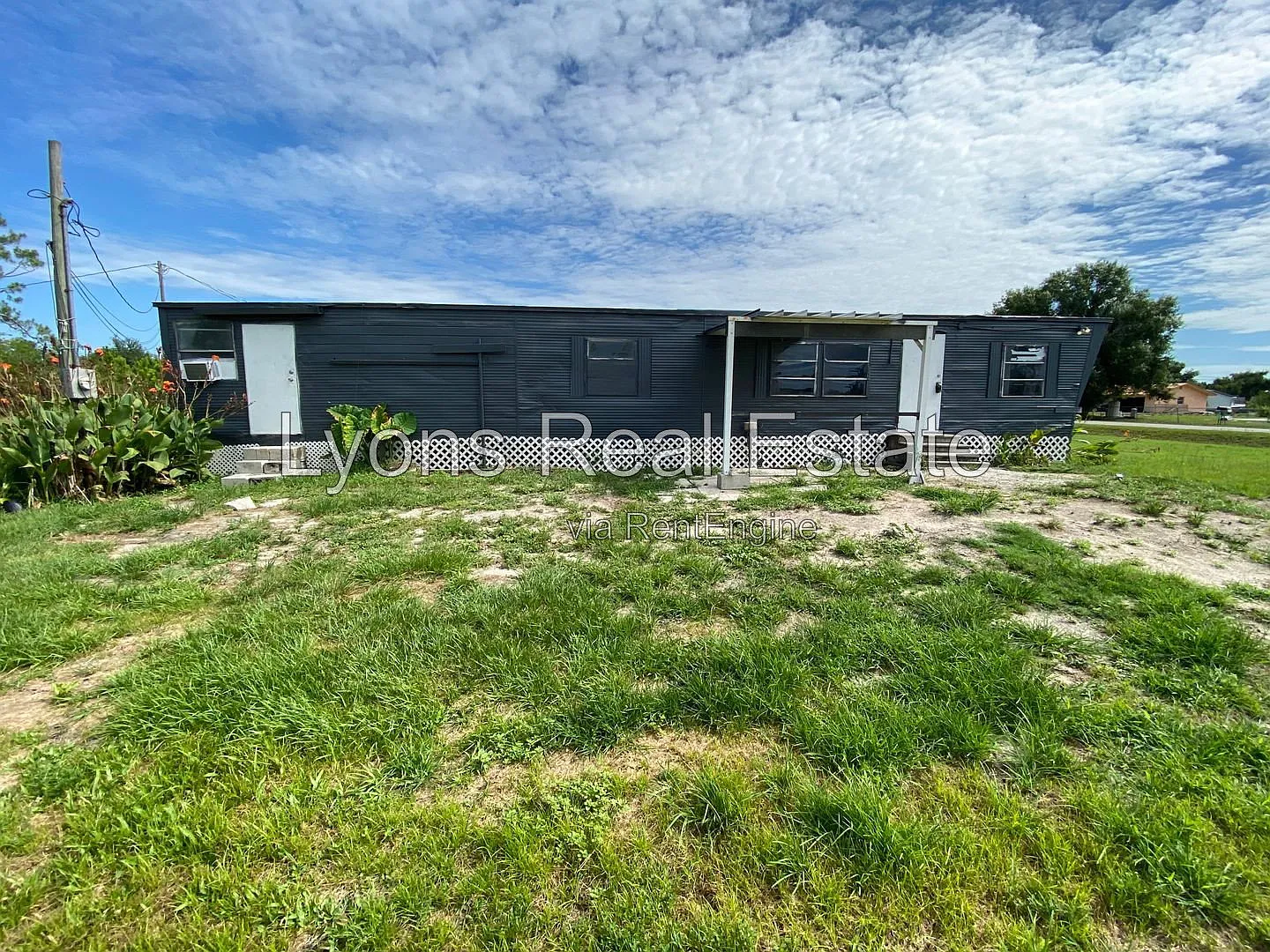 2 bed, 1.0 bath, $800 — Photo 2