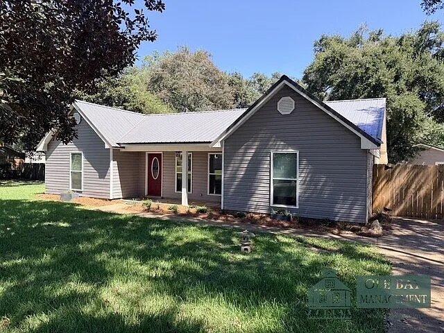 3 bed, 2.0 bath, $1,500 — Photo 1