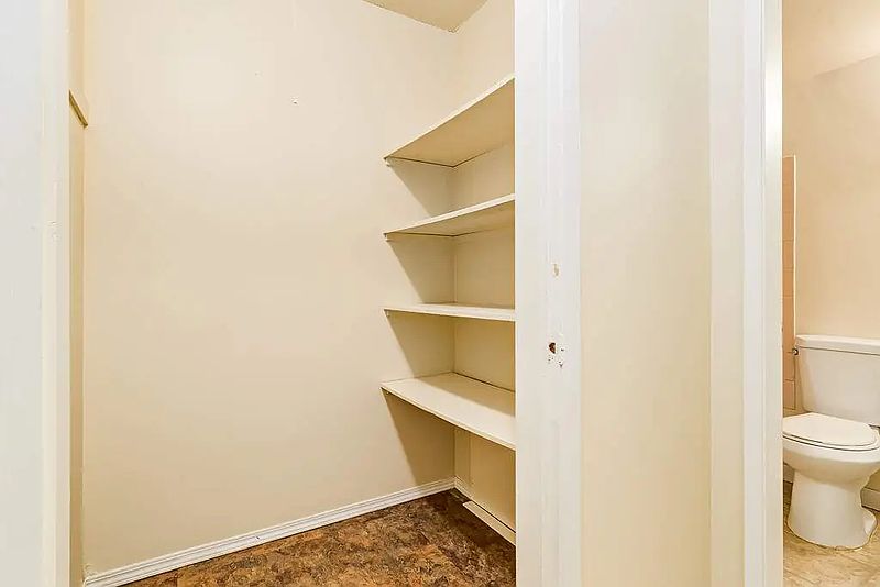 Edmonton Apartment for rent - 2 Bedrooms — photo 7