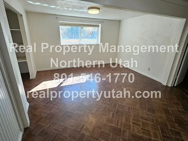 662 E 4th St — Photo 15