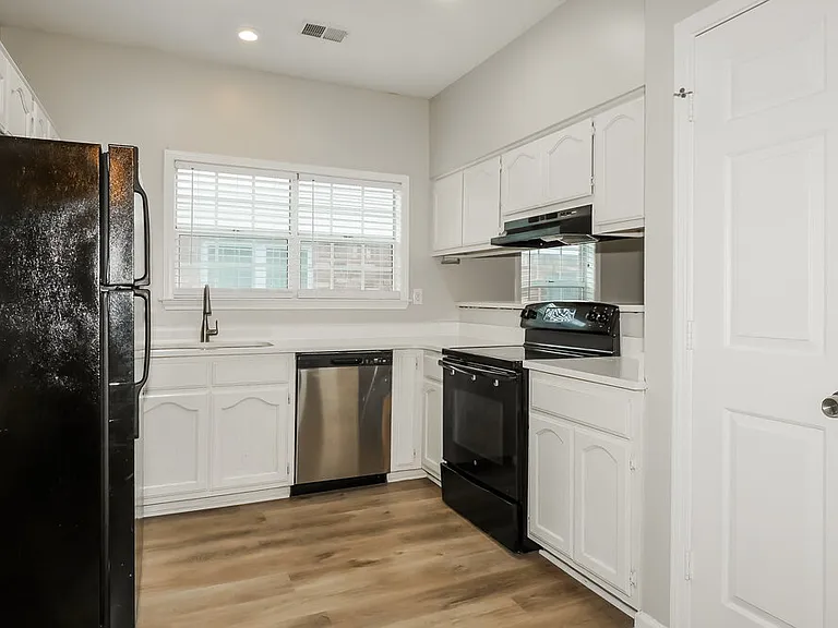 8170 Timber Knoll Ln — Photo 7