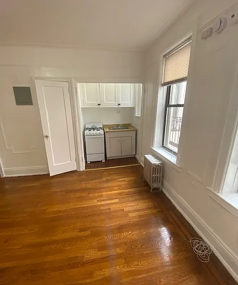 31-29 30th St #1F — Photo 1