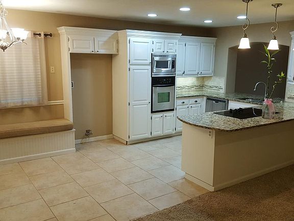 Kitchen & Breakfast Nook