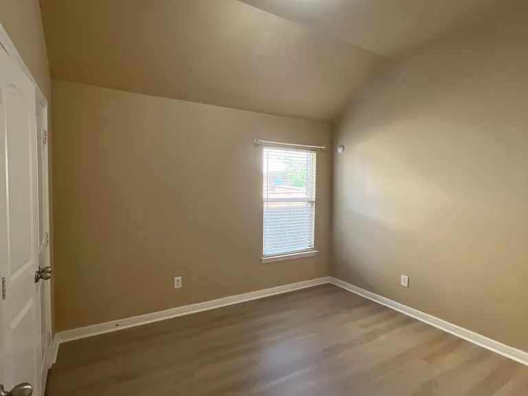 1405 Nightingale Dr — Photo 29