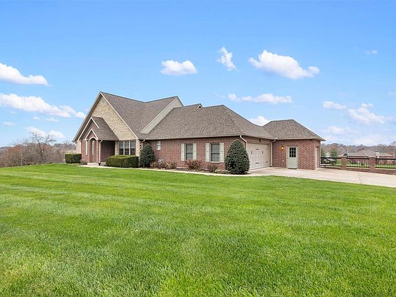 3rd image of 141 Darby Cir