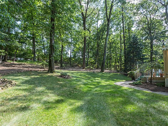3rd image of 80 Glen Eagles Dr