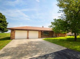 403 S Walnut St, Cooksville, IL 61730