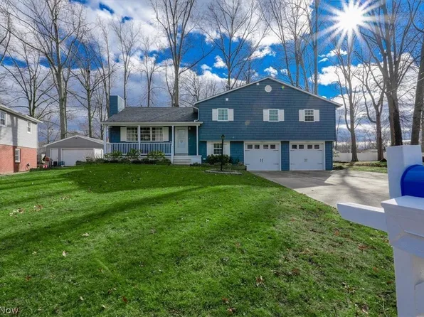2706 Burlingham Dr, Ashtabula, OH 44004