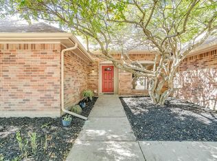 456 Meadowhill Dr, Benbrook, TX 76126