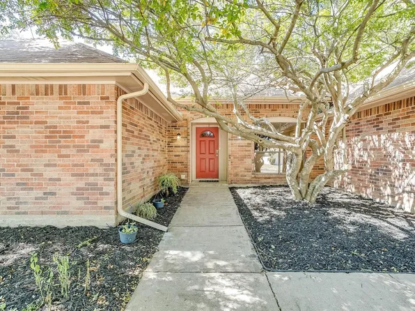 456 Meadowhill Dr, Benbrook, TX 76126