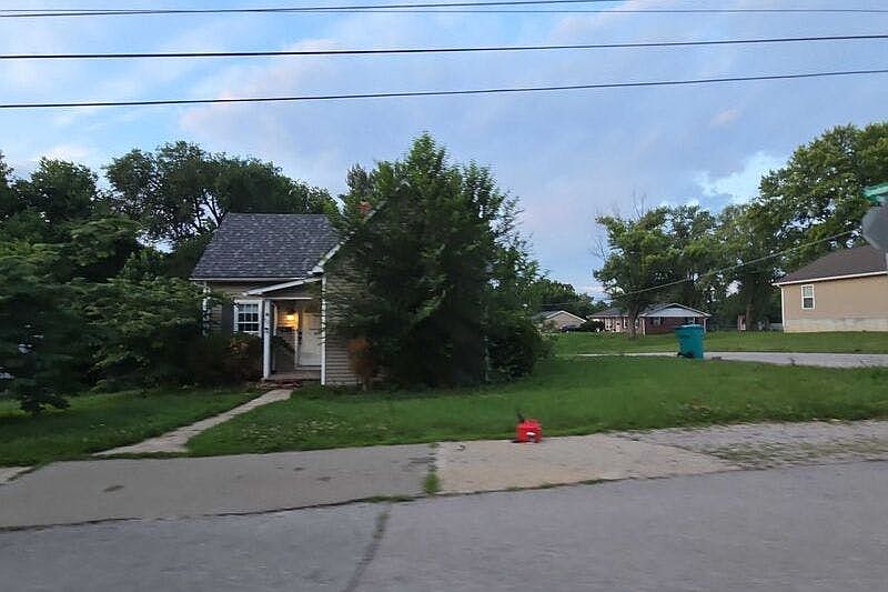 1st image of 92 Oak St