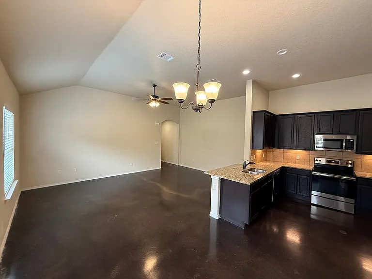 108 Stacy Ln — Photo 4