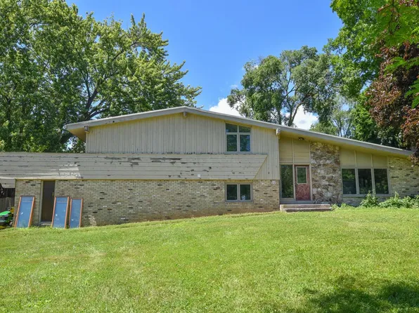 W154N8105 Elm LANE, Menomonee Falls, WI 53051