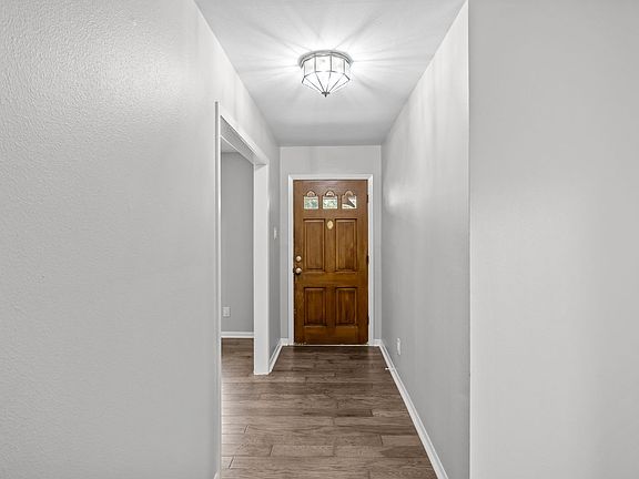 4th image of 3809 Pine Manor Dr