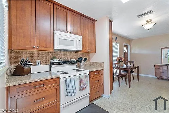 1437 Byron Rd — Photo 9