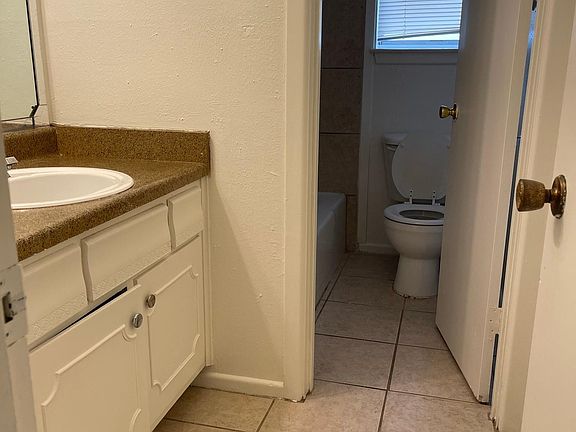 5th image of 610 Chauncey Dr APT 3