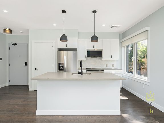 4th image of 54 Auburn St #102