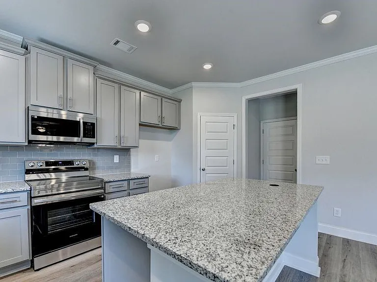 7309 Yewtree Dr — Photo 25