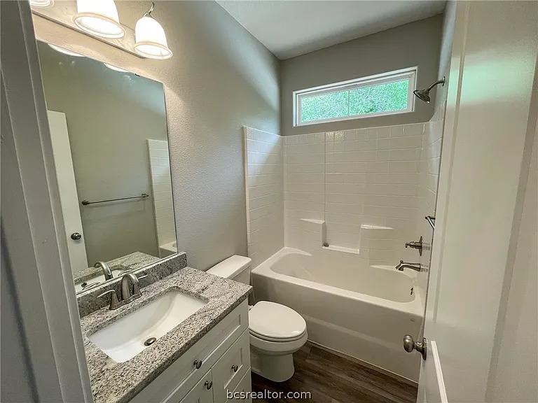 6475 FM 244 — Photo 17