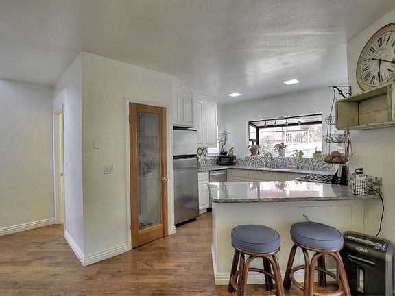 5th image of 606 Bonita Dr