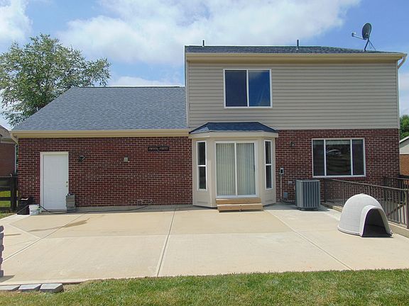 3rd image of 335 Wexford Dr