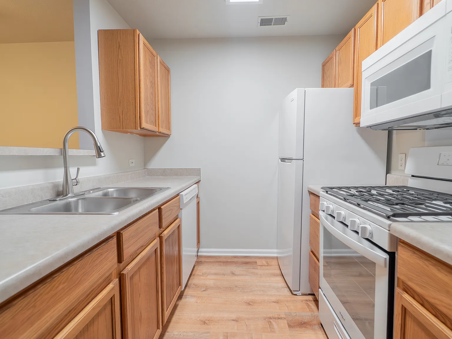 East Pointe Apartments — Photo 3