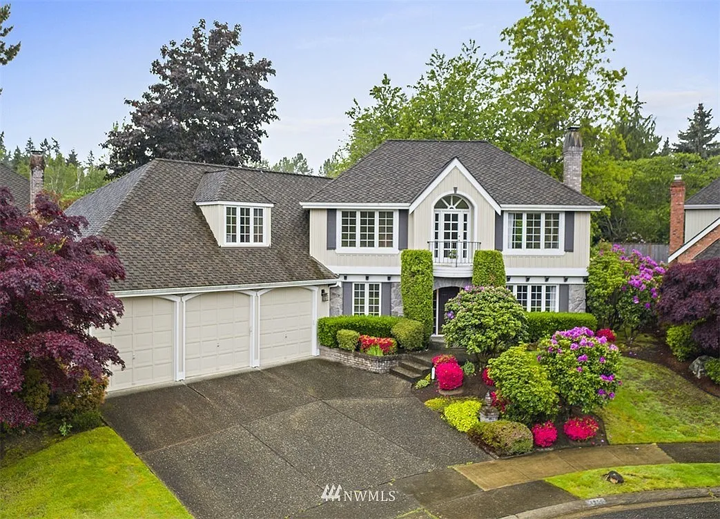 4 bed, 2.5 bath, 3160 sqft, $5,200 — Photo 1