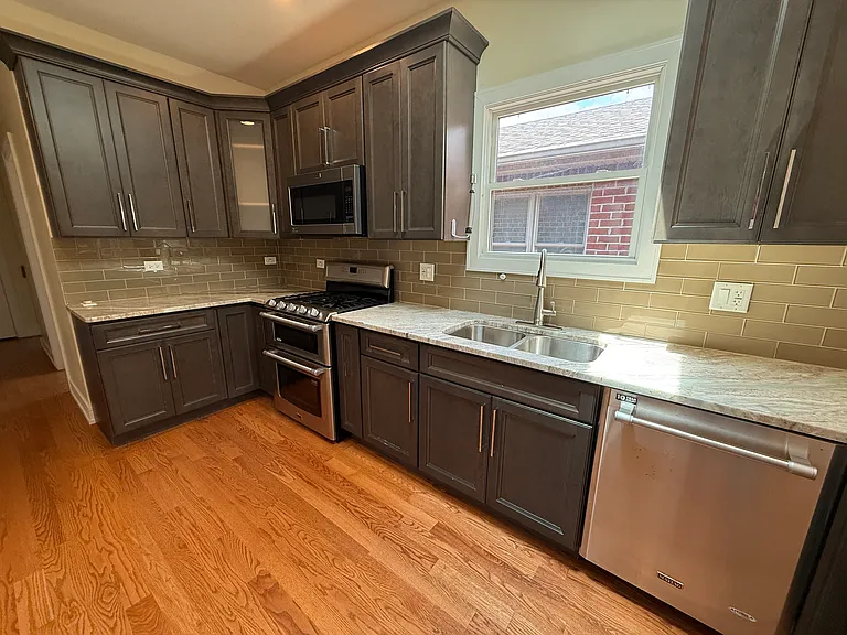 1110 N Christiana Ave — Photo 5