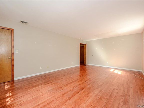 3rd image of 77 W Devonia Avenue