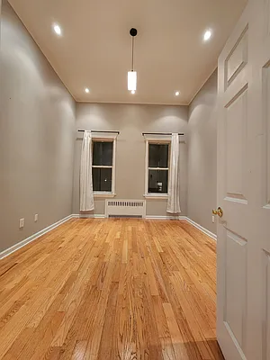 Rented by NYC LUXURY APT RENTALS CO LLC | media 12