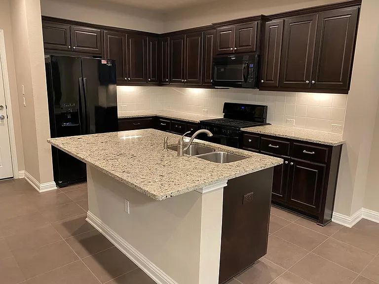 13800 Lyndhurst St #332 — Photo 4