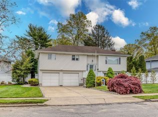 25 Lois Ln, Old Bethpage, NY 11804