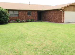 834 NW 34th St, Moore, OK 73160
