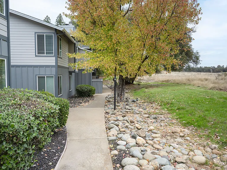 Sierra Oaks — Photo 35