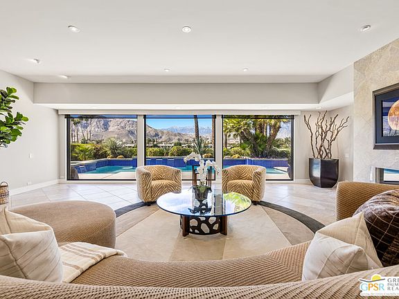 5th image of 8 Cromwell Ct