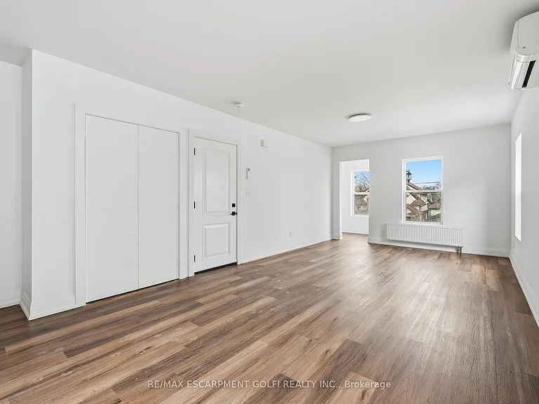 4876 Simcoe St #3 — Photo 6