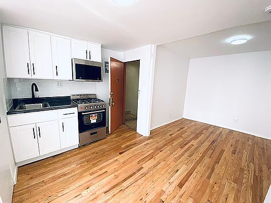 4th image of 102 Saint Marks Pl APT 14