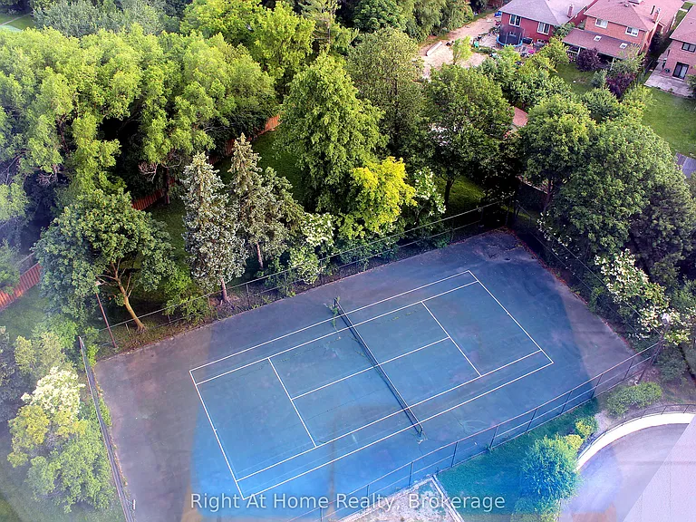 1360 Rathburn Rd E #1509 — Photo 12