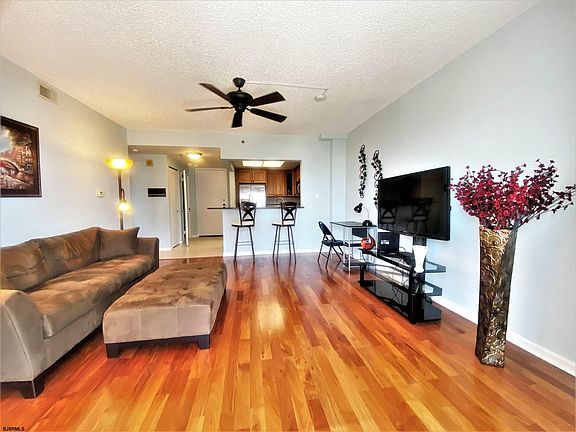 2nd image of 3101 Boardwalk #11152