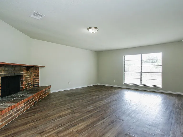 17626 Bullis Gap Dr — Photo 3
