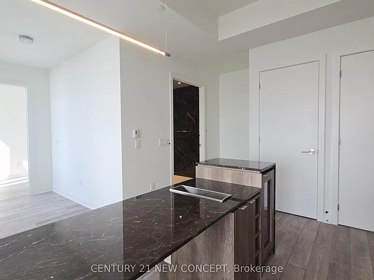 11 Yorkville Ave #5602 — Photo 13