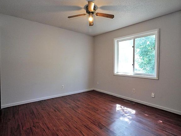 4th image of 3136 135th Ave NW