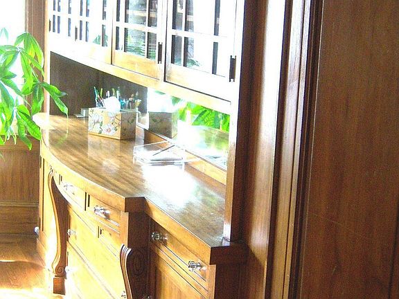 Gumwood Built In Hutch
