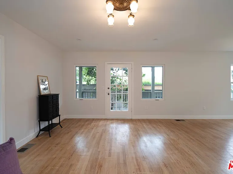 1365 1/2 Maltman Ave — Photo 5