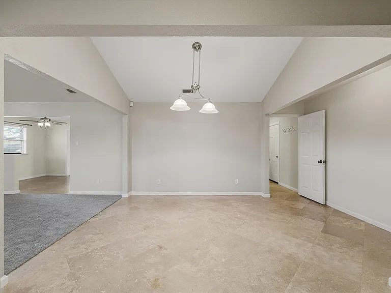 322 N Greenstone Ln — Photo 4