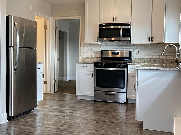 4th image of 689 Lowry Ave NE APT 1