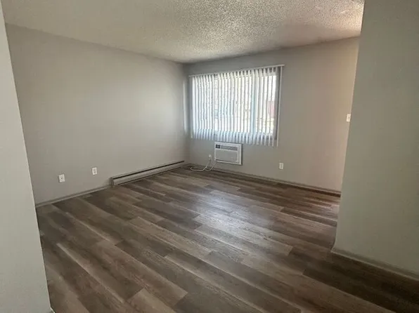 1426 1st Ave E #2A, Newton, IA 50208