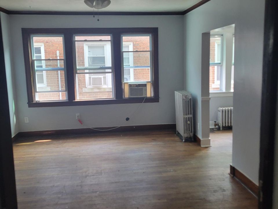 1st image of 1415 Riverside Dr APT 15
